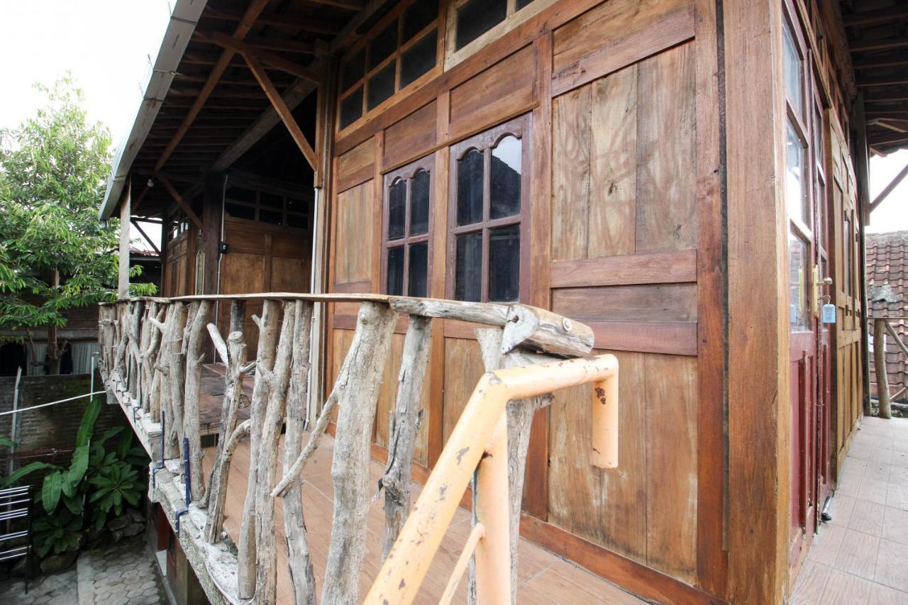 Reddoorz Near Rumah Sakit Wirosaban Salakan Экстерьер фото