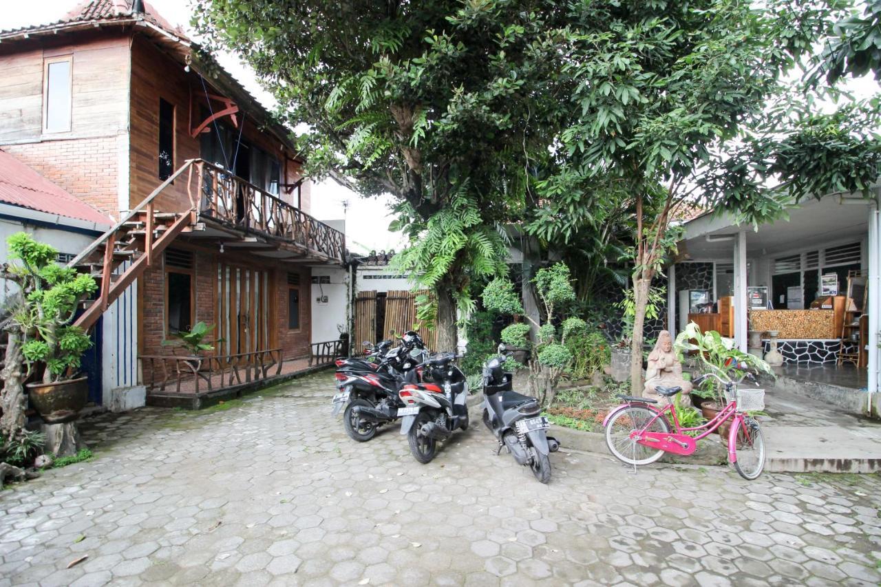 Reddoorz Near Rumah Sakit Wirosaban Salakan Экстерьер фото