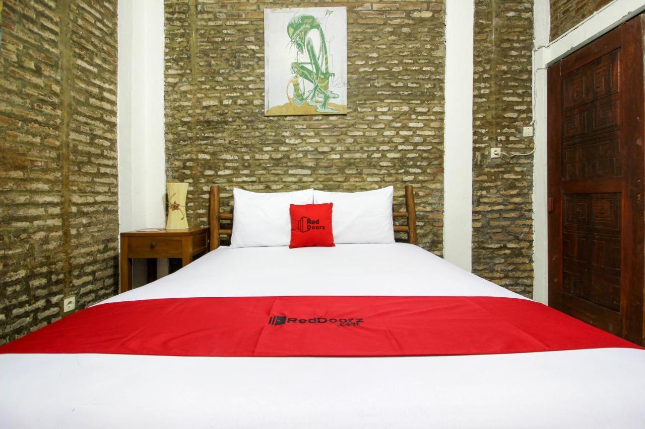 Reddoorz Near Rumah Sakit Wirosaban Salakan Экстерьер фото